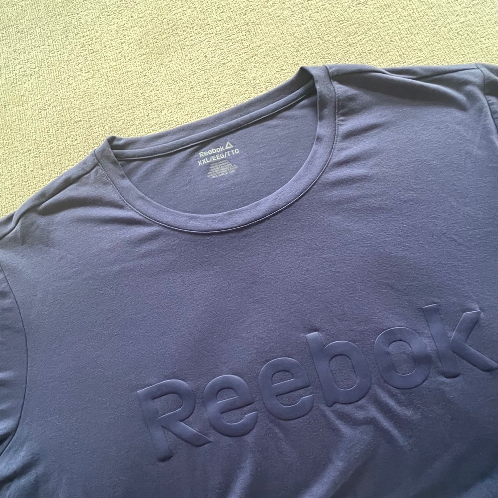 Reebok Womens XXL Navy Blue Short Sleeve Embossed Logo High Low Hem T-Shirt NEW